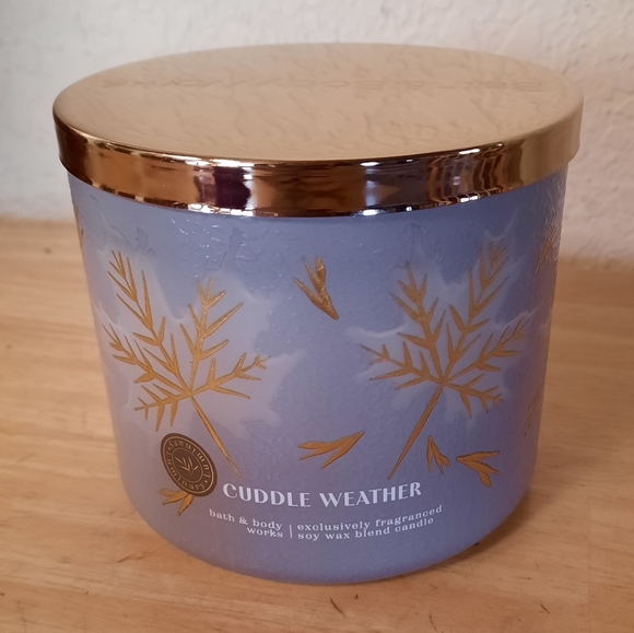 Cuddle Weather Candle - Picture 1 of 2